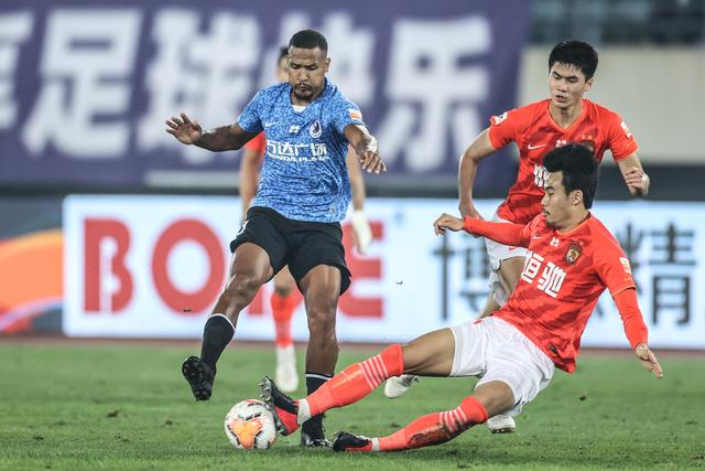 卡里克执教曼联新赛季不顺，仅获一胜踏上波折之路